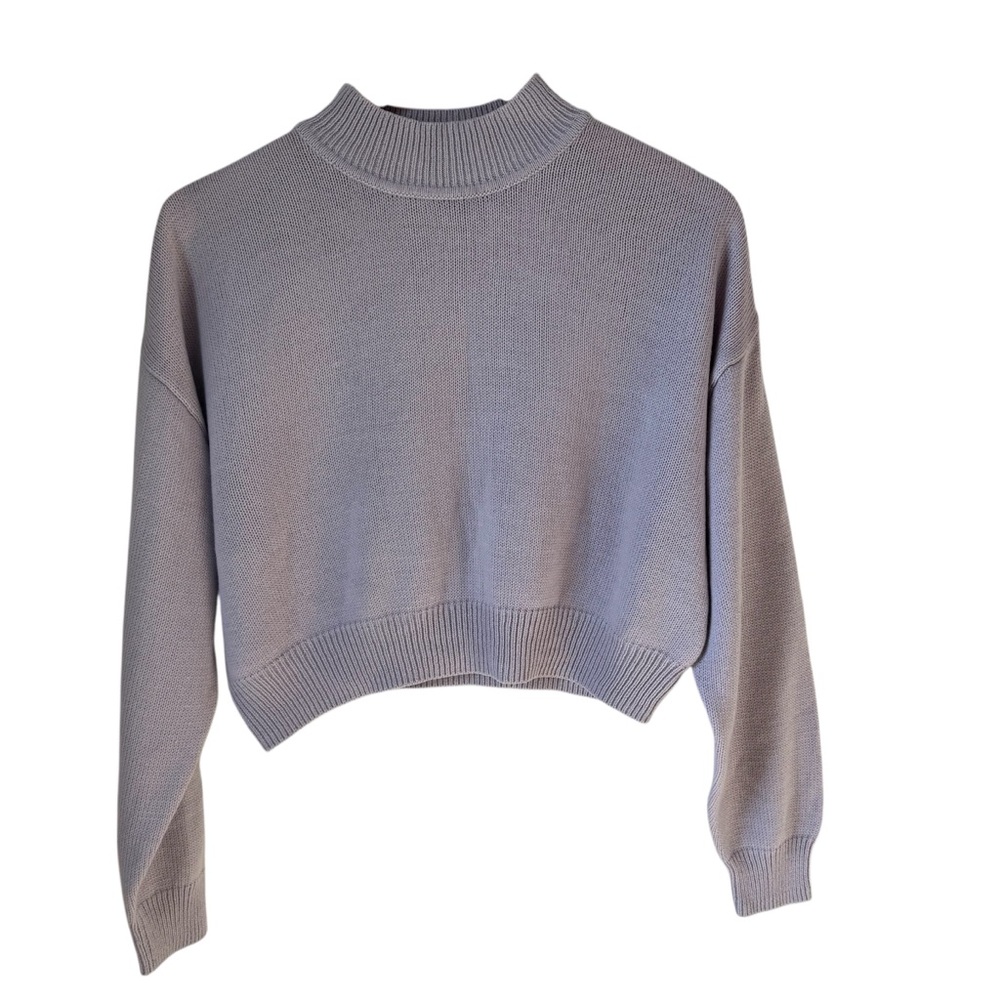 H&M light Purple Crew Neck Cropped Sweater. Size small